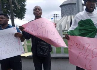 Police fire teargas at protesters, journalist in A'Ibom