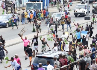 Protesters attack Rivers APC secretariat