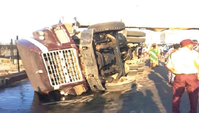 Driver escapes death as truck overturns in Lagos