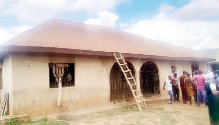 Gang sets house on fire after stealing foodstuffs in Kwara