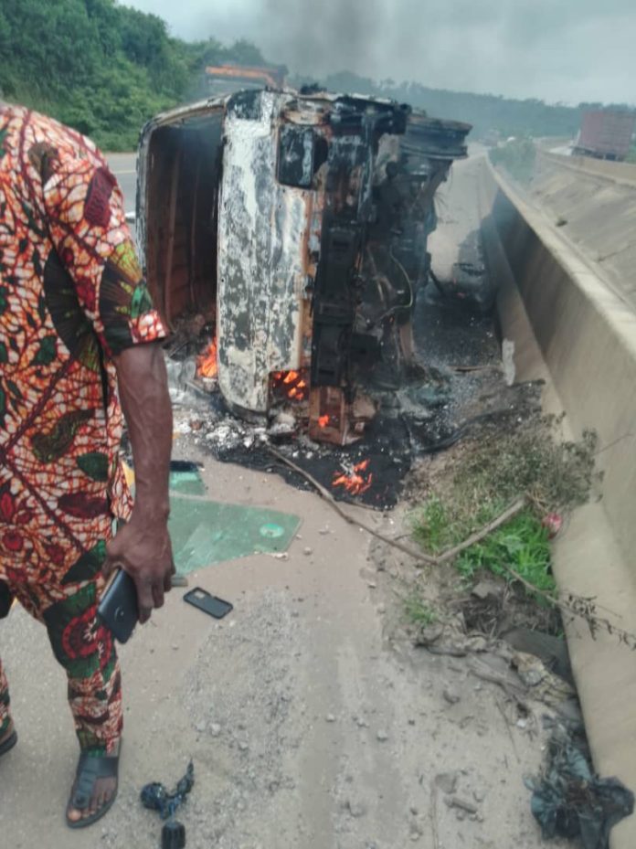 One dead, 10 injured in Lagos-Ibadan expressway auto crash