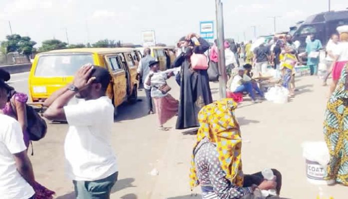 Passengers lament as Lagos drivers, louts raise fares