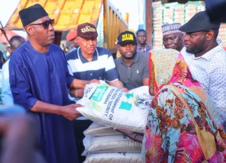 Zulum begins distribution of relief to Borno flood victims