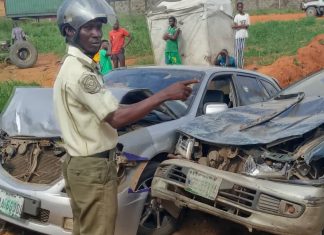 32 escape death in Lagos-Ibadan Expressway auto crash