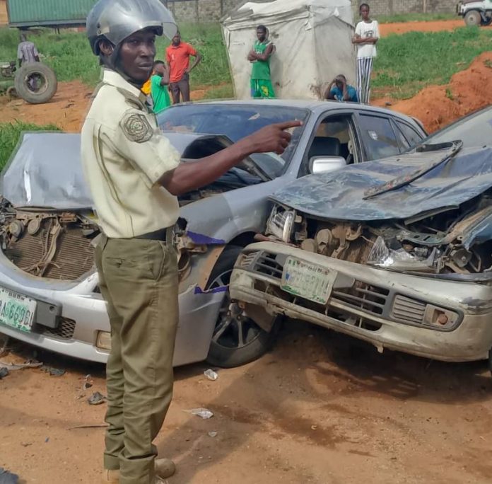 32 escape death in Lagos-Ibadan Expressway auto crash