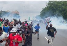 Breaking: El-Rufai Supporters, Protesters Clash Outside EFCC, Tear Gas Fired