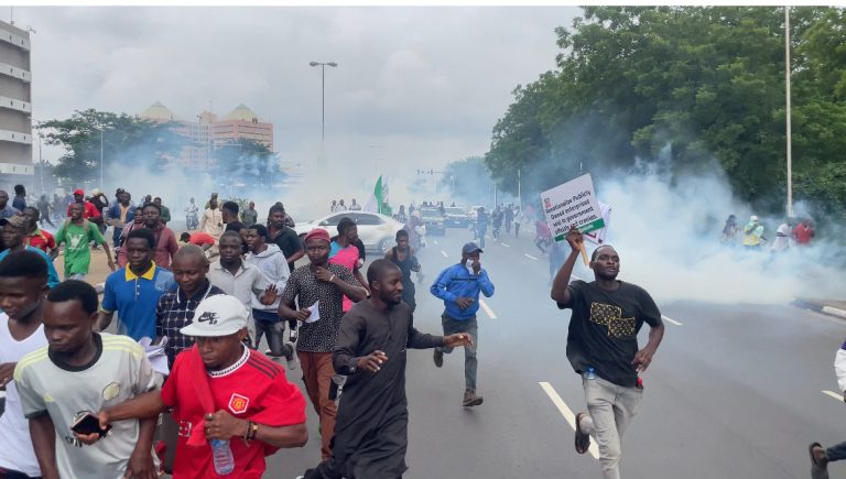 Breaking: El-Rufai Supporters, Protesters Clash Outside EFCC, Tear Gas Fired